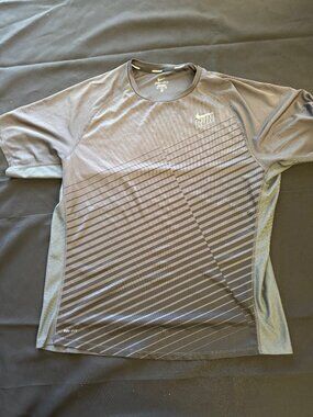 Nike Running Gray Running/Training Dri-Fit short sleeved shirt: Size XL